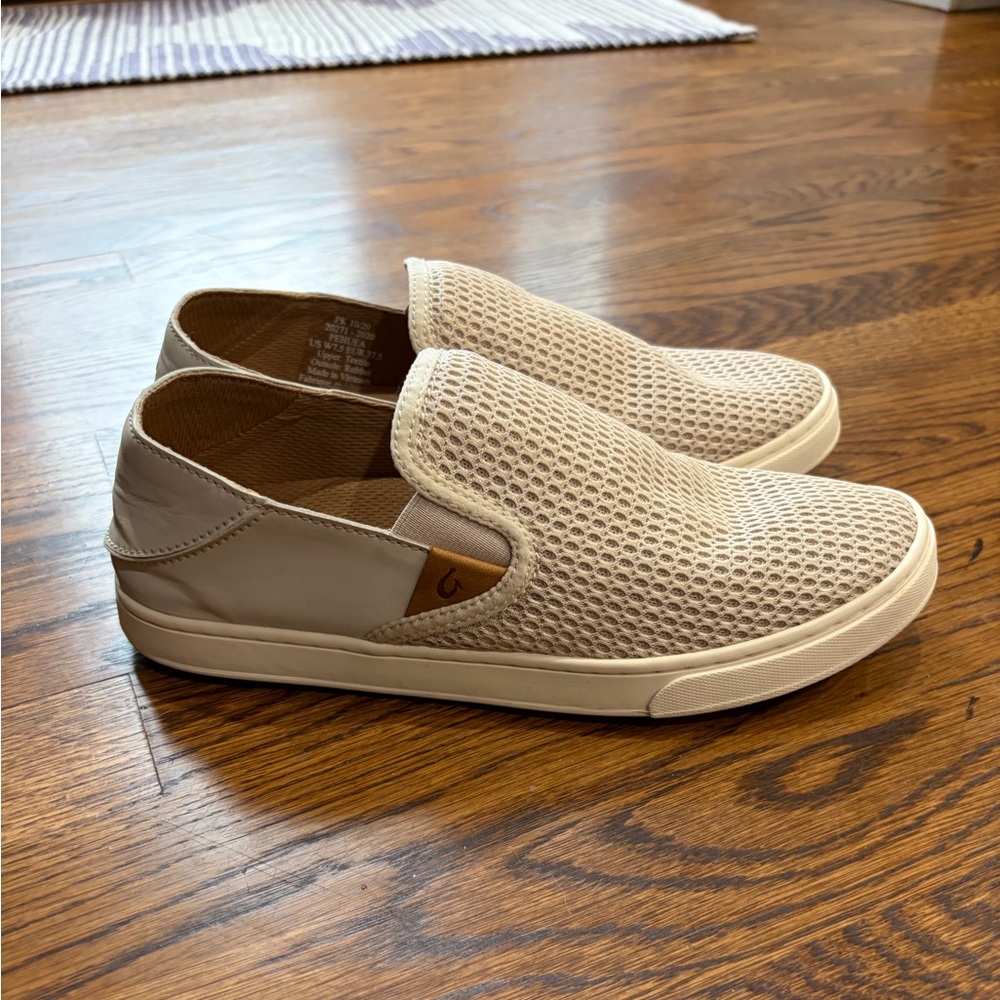 OluKai Women's Pehuea slip on sneakers in Tapa Tan, size 7.5